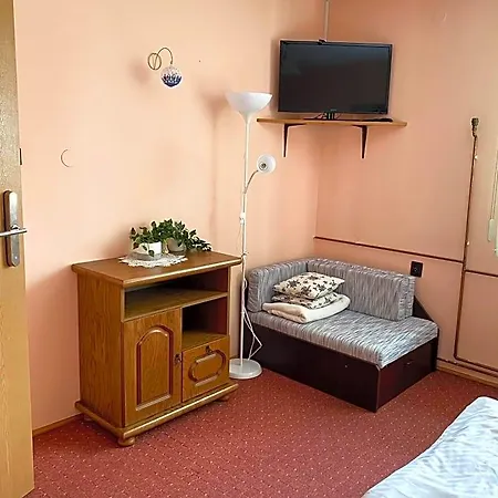 فندق مبيت وإفطار Goscinne Pod Jaworem - Obok Pieknego Szlaku Wzdluz Rzeki Bialka, 1km Do Stokow Kotelnica