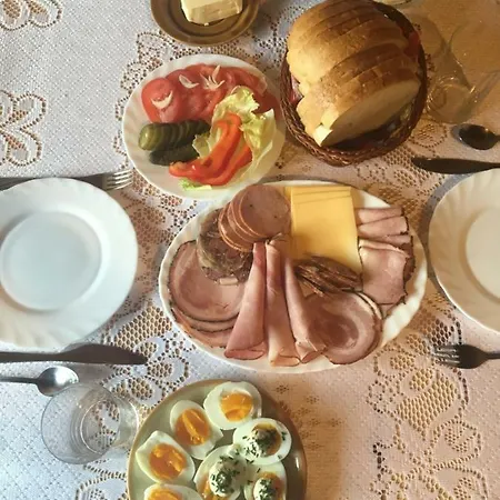 Bed & Breakfast Goscinne Pod Jaworem - Obok Pieknego Szlaku Wzdluz Rzeki Bialka, 1km Do Stokow Kotelnica Bialka Tatrzanska